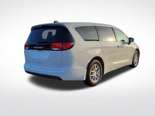 2026 Chrysler Voyager LX