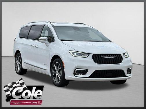 Bright White Clearcoat 2024 Chrysler Pacifica L