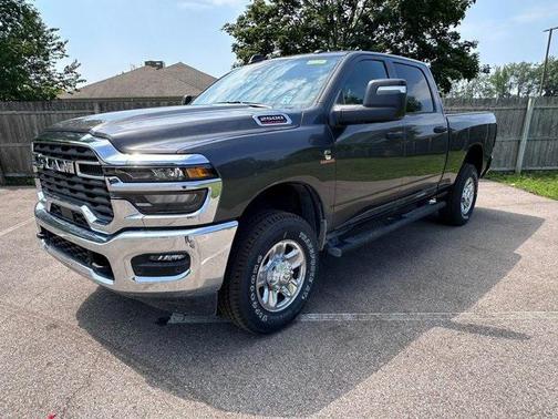 2025 RAM 2500 Tradesman Crew Cab 4x4 6'4' Box