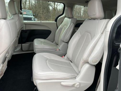 2018 Chrysler Pacifica Hybrid Touring L