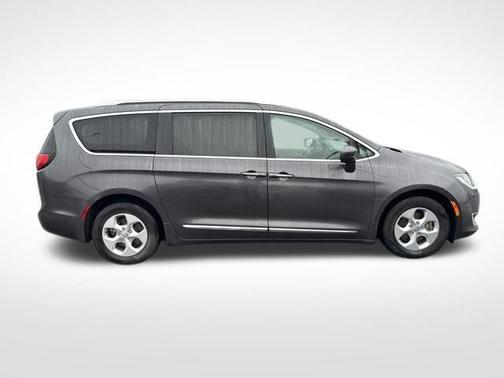 2018 Chrysler Pacifica Hybrid Touring L