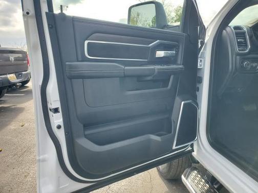 2025 RAM 3500 Laramie Crew Cab 4x4 8' Box