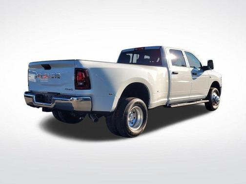 2025 RAM 3500 Tradesman Crew Cab 4x4 8' Box