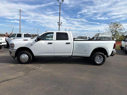 2025 RAM 3500 Tradesman Crew Cab 4x4 8' Box