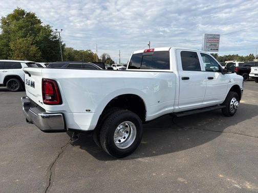2025 RAM 3500 Tradesman Crew Cab 4x4 8' Box