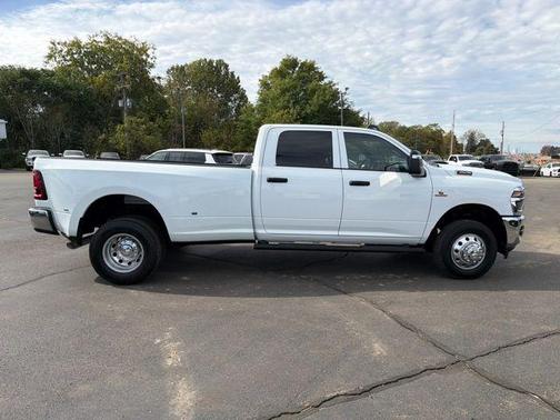 2025 RAM 3500 Tradesman Crew Cab 4x4 8' Box