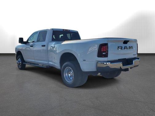 2025 RAM 3500 Tradesman Crew Cab 4x4 8' Box