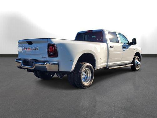 2025 RAM 3500 Tradesman Crew Cab 4x4 8' Box