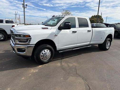2025 RAM 3500 Tradesman Crew Cab 4x4 8' Box