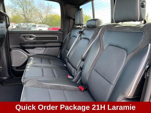 Diamond Black Crystal Pearlcoat 2025 RAM 1500 Laramie