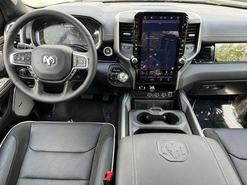 Diamond Black Crystal Pearlcoat 2025 RAM 1500 Laramie