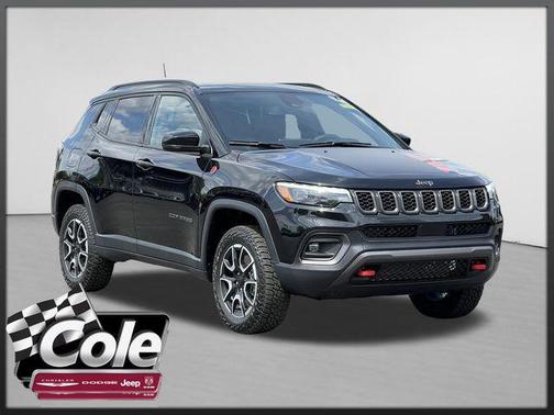 Diamond Black Crystal Pearlcoat 2024 Jeep Compass Trailhawk