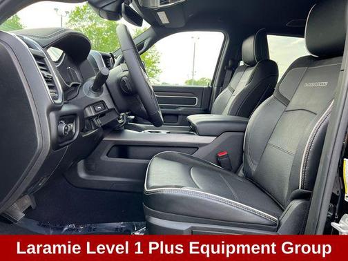 Diamond Black Crystal Pearlcoat 2025 RAM 3500 Laramie Crew Cab 4x4 6'4' Box