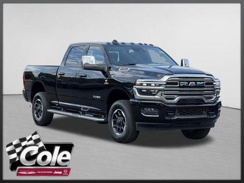 Diamond Black Crystal Pearlcoat 2025 RAM 3500 Laramie Crew Cab 4x4 6'4' Box