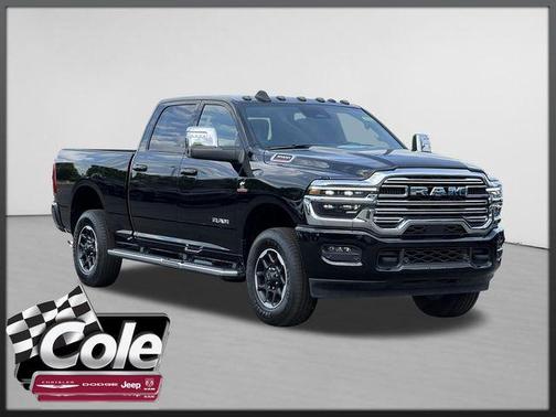 Diamond Black Crystal Pearlcoat 2025 RAM 3500 Laramie Crew Cab 4x4 6'4' Box