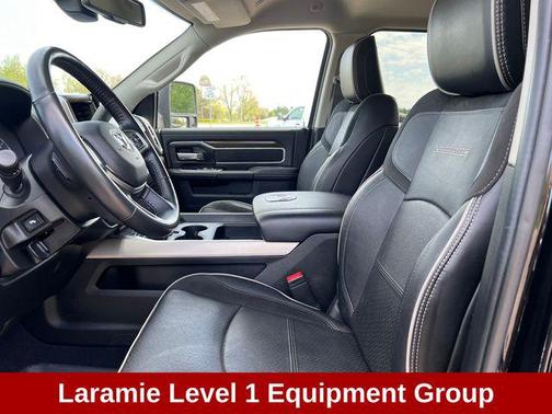 Diamond Black Crystal Pearlcoat 2023 RAM 3500 Laramie Crew Cab 4x4 6'4' Box