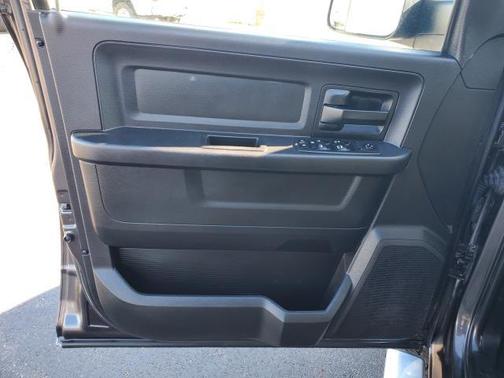 2018 RAM 2500 Tradesman Crew Cab 4x4 6'4' Box