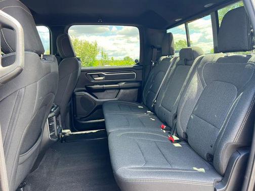 Diamond Black Crystal Pearlcoat 2019 RAM 1500 Big Horn