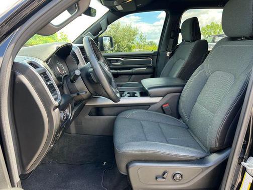 Diamond Black Crystal Pearlcoat 2019 RAM 1500 Big Horn