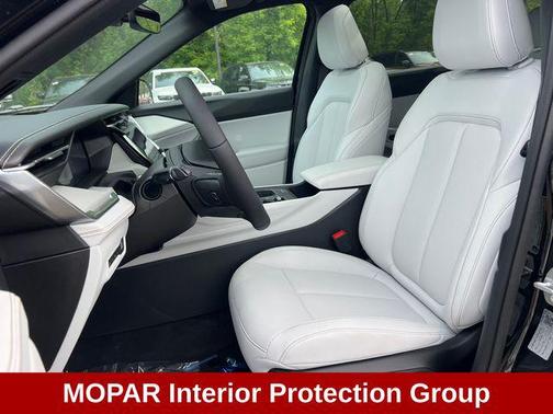 Diamond Black Crystal Pearlcoat 2026 Jeep Cherokee Limited
