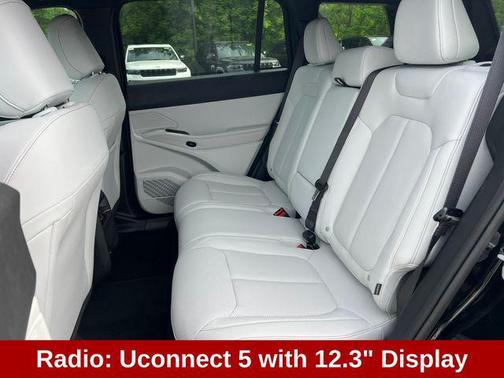 Diamond Black Crystal Pearlcoat 2026 Jeep Cherokee Limited