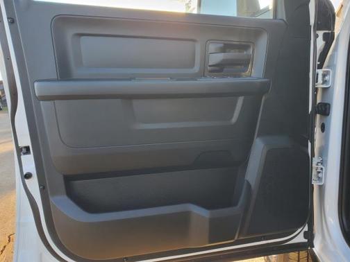 2025 RAM 2500 Tradesman Crew Cab 4x4 6'4' Box