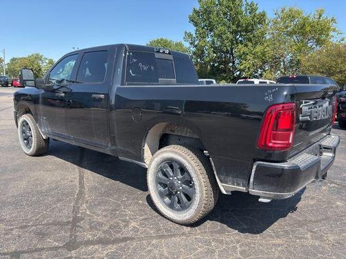 2025 RAM 3500 Big Horn Crew Cab 4x4 6'4' Box