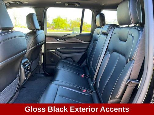 Diamond Black Crystal Pearlcoat 2024 Jeep Grand Cherokee Limited