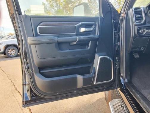 2025 RAM 3500 Laramie Crew Cab 4x4 6'4' Box