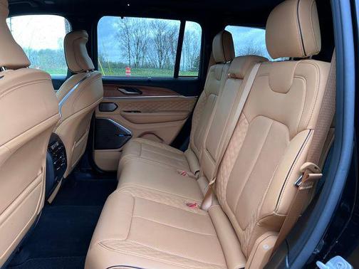 Diamond Black Crystal Pearlcoat 2025 Jeep Grand Cherokee Summit