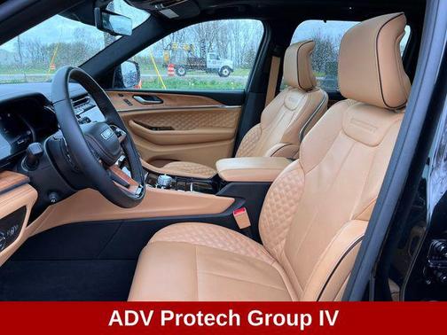 Diamond Black Crystal Pearlcoat 2025 Jeep Grand Cherokee Summit