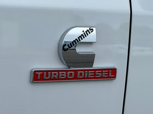 Bright White Clearcoat 2025 RAM 2500 Tradesman Crew Cab 4x4 6'4' Box