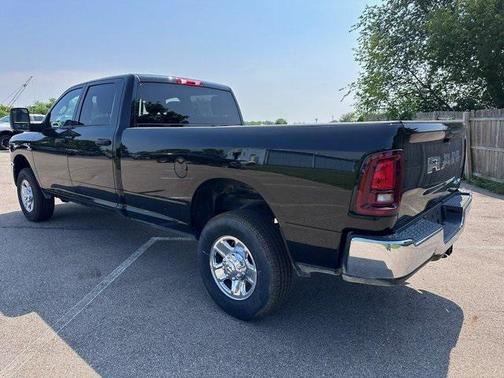 2025 RAM 2500 Tradesman Crew Cab 4x4 8' Box