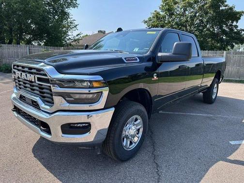 2025 RAM 2500 Tradesman Crew Cab 4x4 8' Box