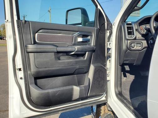 2025 RAM 2500 Big Horn Crew Cab 4x4 6'4' Box