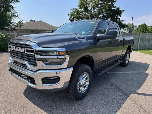 2025 RAM 2500 Tradesman Crew Cab 4x4 6'4' Box