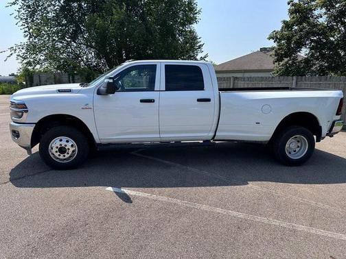 2025 RAM 3500 Tradesman Crew Cab 4x4 8' Box