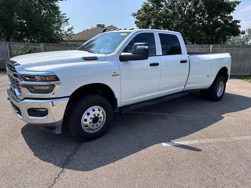 2025 RAM 3500 Tradesman Crew Cab 4x4 8' Box