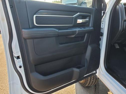 2025 RAM 3500 Lone Star Crew Cab 4x4 8' Box
