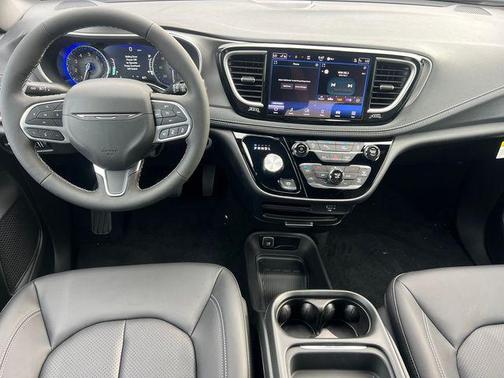 Diamond Black Crystal Pearlcoat 2027 Chrysler Pacifica L