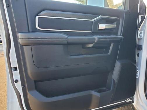 2025 RAM 3500 Big Horn Crew Cab 4x4 8' Box