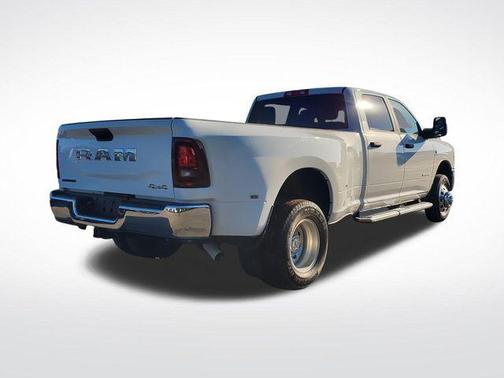 2025 RAM 3500 Big Horn Crew Cab 4x4 8' Box