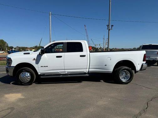 2025 RAM 3500 Big Horn Crew Cab 4x4 8' Box