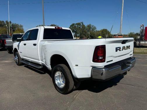 2025 RAM 3500 Big Horn Crew Cab 4x4 8' Box