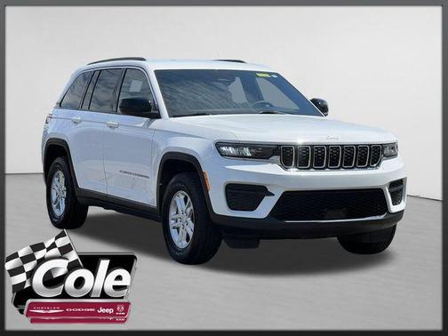 Bright White Clearcoat 2024 Jeep Grand Cherokee Laredo