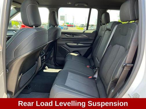 Bright White Clearcoat 2024 Jeep Grand Cherokee Laredo