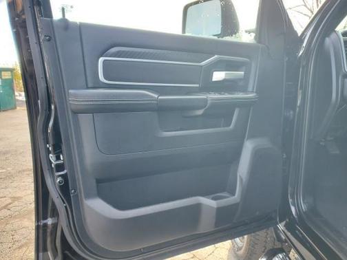 2025 RAM 2500 Big Horn Crew Cab 4x4 6'4' Box