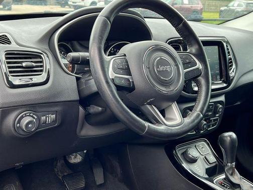 Diamond Black Crystal Pearlcoat 2020 Jeep Compass Limited