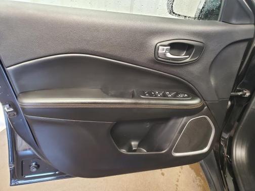 Diamond Black Crystal Pearlcoat 2020 Jeep Compass Limited