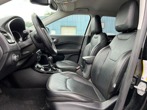 Diamond Black Crystal Pearlcoat 2020 Jeep Compass Limited